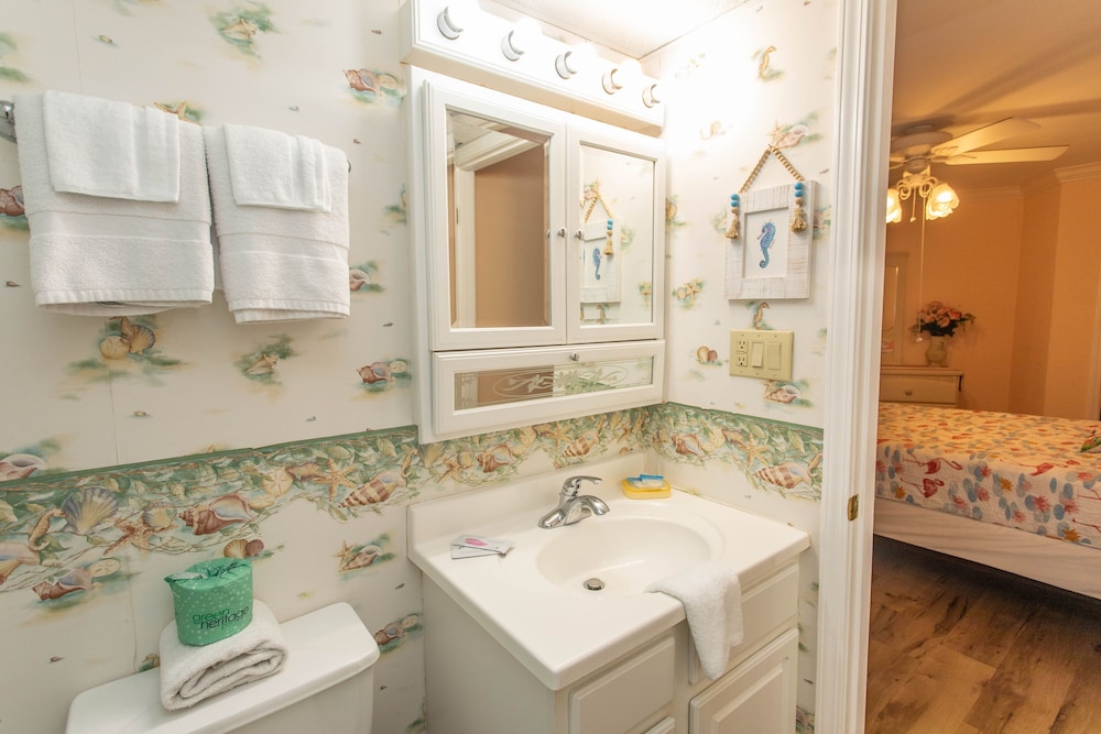Royal Garden Resort 401 3 Bedroom Condo by Redawning - photo 21
