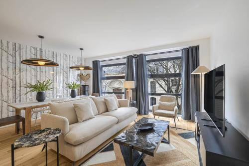 Signature — 4-Star Luxury Hotel in Paris, France