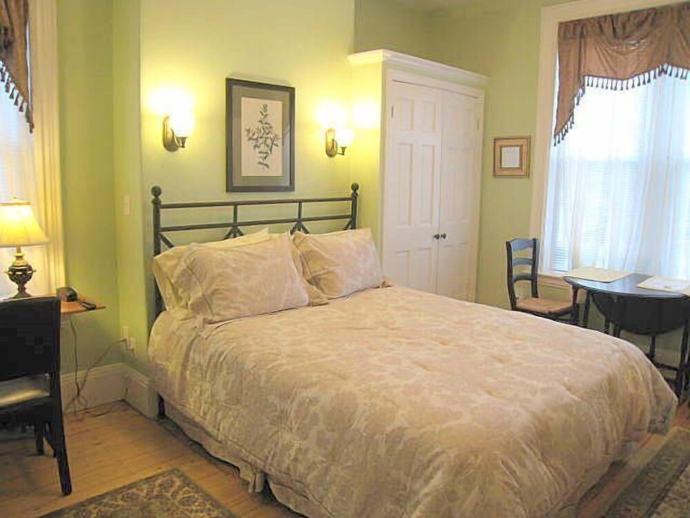 Back Bay Suites - photo 5