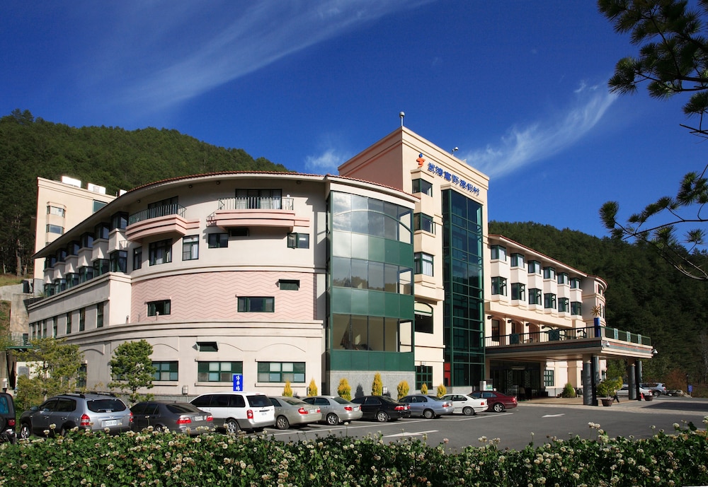 Hoya Resort Hotel Wuling — hotel in Taichung