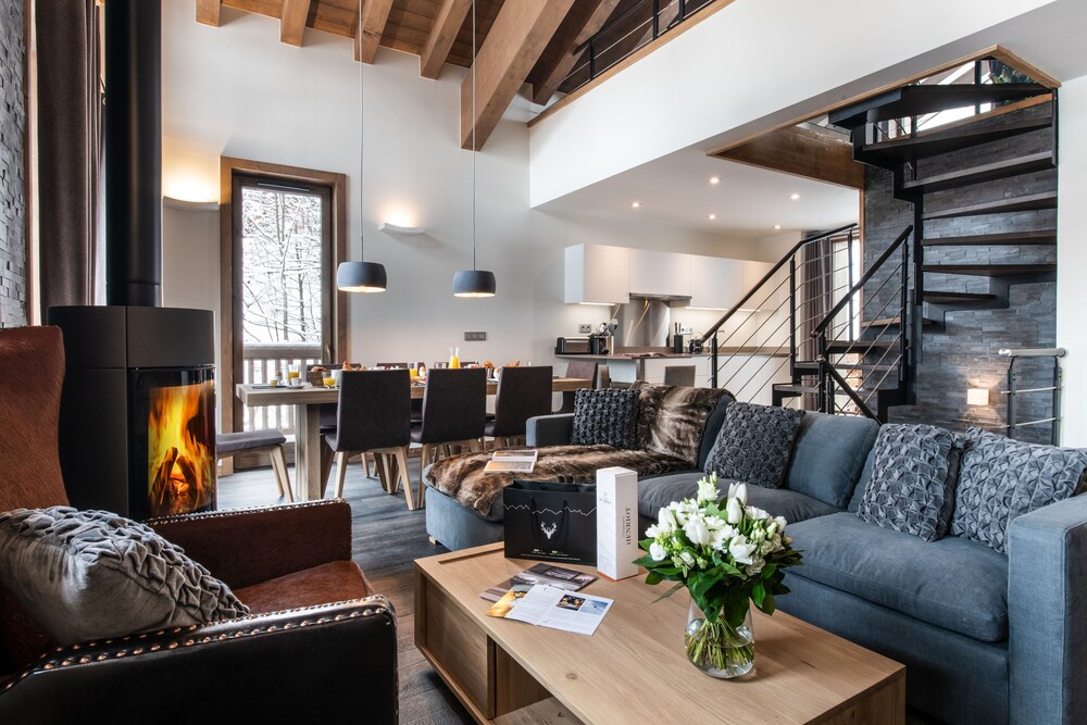 Yellowstone Lodge Chalet 1 — 4-Star Luxury Hotel in Courchevel, France