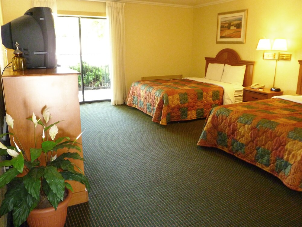 Heritage Inn Express Roseville - photo 7
