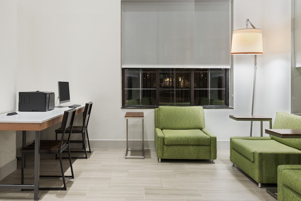 Holiday Inn Express & Suites Nearest Universal Orlando by IHG - photo 40