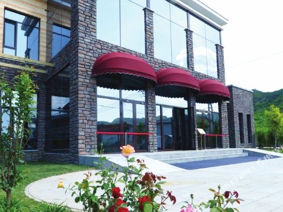 Semadi Mountview - carbon neutral hotel in Baturaja