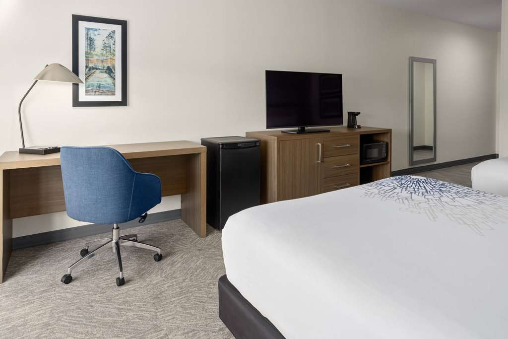 La Quinta Inn & Suites by Wyndham Locust Grove - photo 27