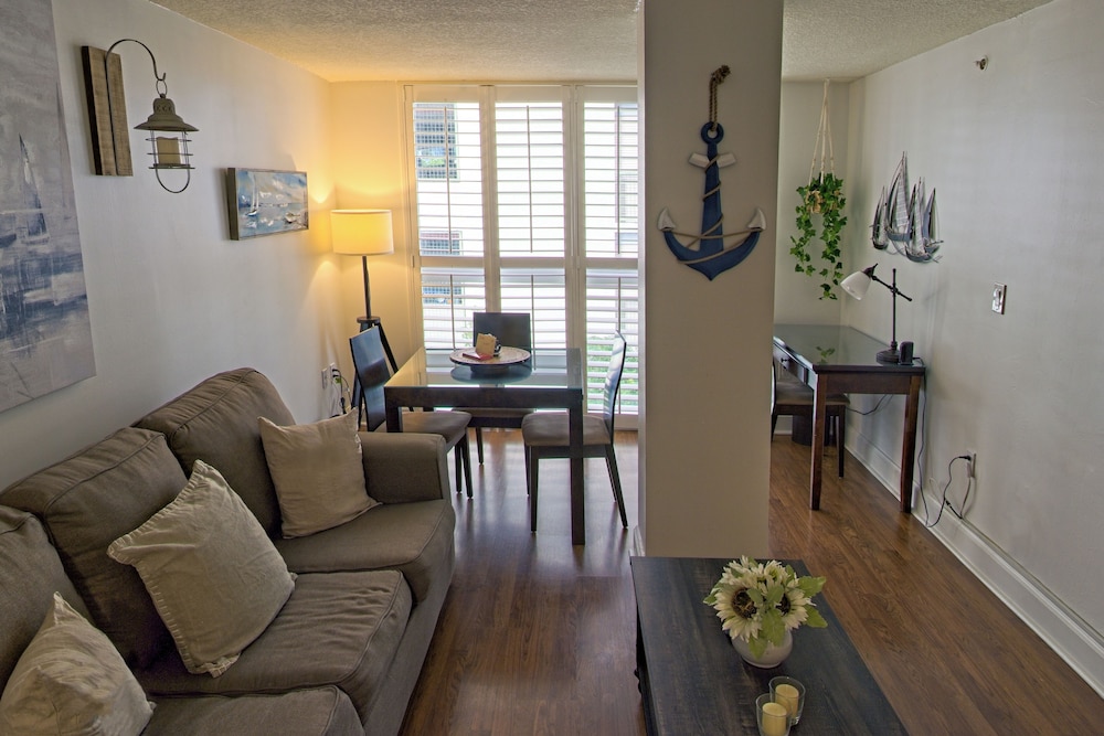 1bed 1bath Steps To Marina & Cocowalk In Grove — 4-Star Luxury Hotel in Miami, United States