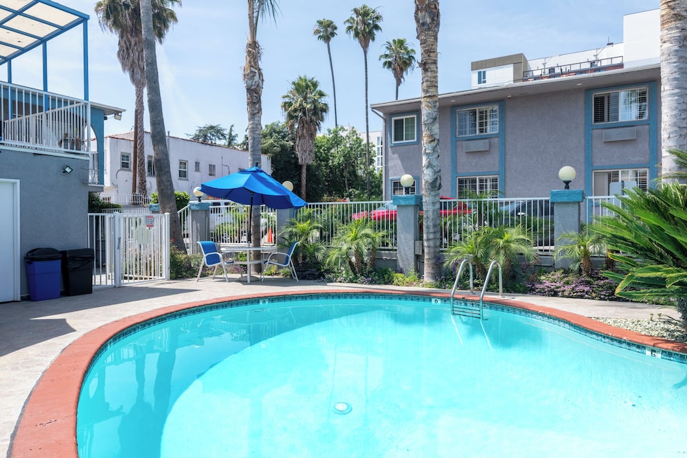 Hollywood City Inn - photo 49