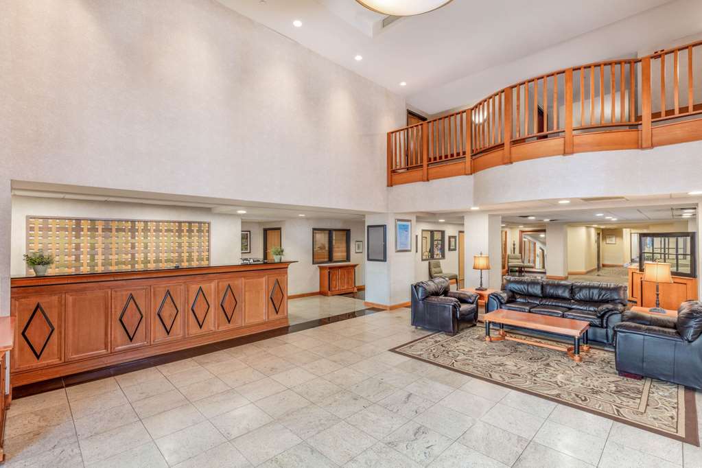 La Quinta Inn & Suites by Wyndham Garden City - photo 9