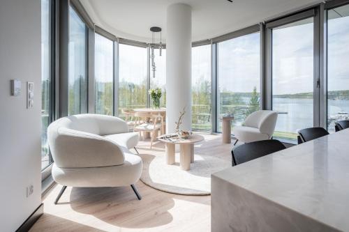Zatoka Olsztyn Elite4Rent apartamenty z panoramicznym widokiem na jezioro i przestronnymi tarasami — 4-Star Luxury Hotel in Olsztyn, Poland