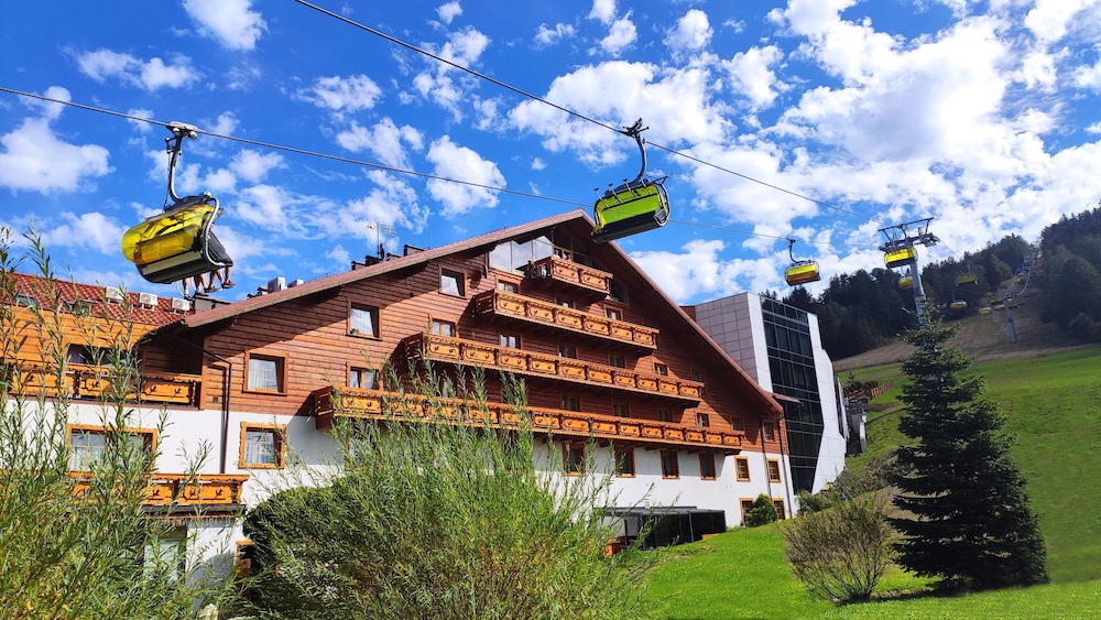 Hotel Meta Resort & Vine SPA in Szczyrk, Poland