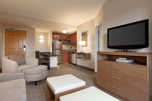 Staybridge Suites Hotel - photo 4