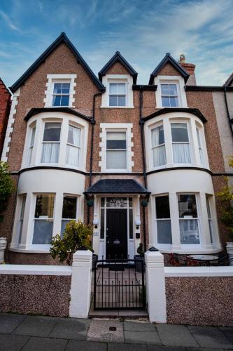 Arvon House — 4-Star Luxury Hotel in Llandudno, United Kingdom