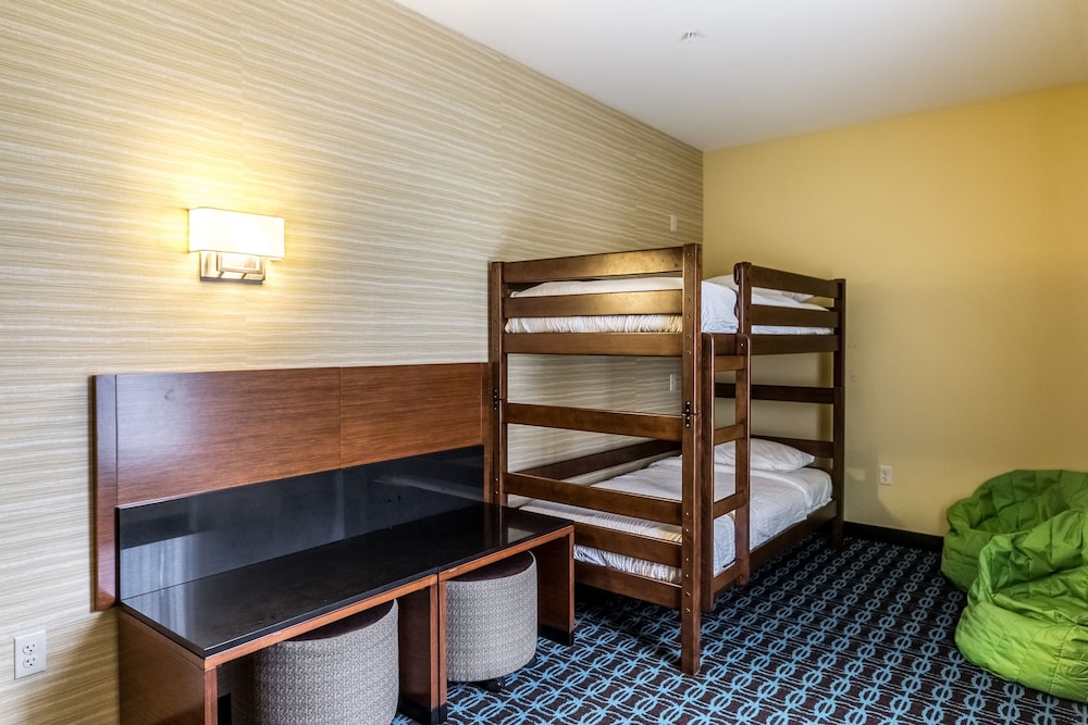 Fairfield Inn & Suites by Marriott Butte - photo 12