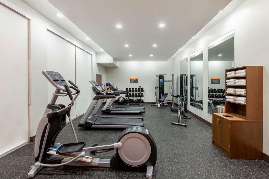 La Quinta Inn & Suites by Wyndham Lafayette Oil Center - photo 10