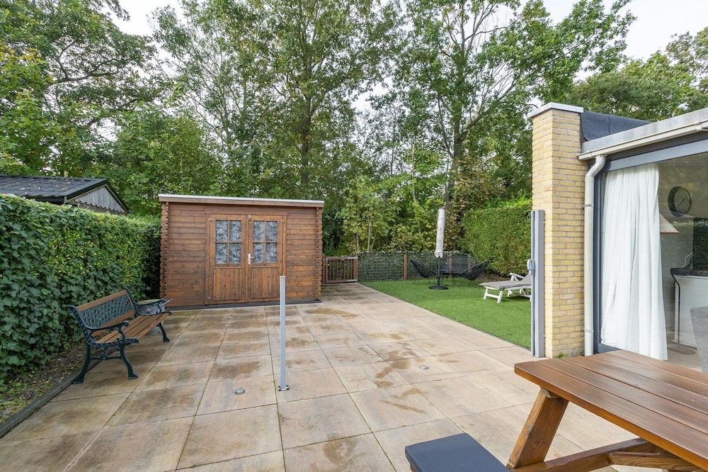 Astounding bungalow with garden — 4-Star Luxury Hotel in Schagen, Netherlands