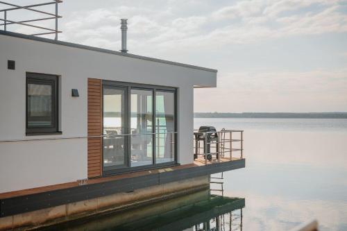 Hausboot Queen LP6 — hotel in Vetschau