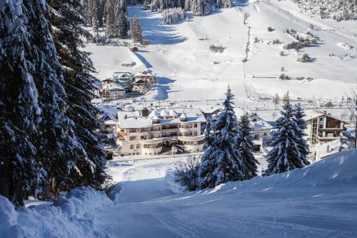 Hotel Schlosshof - carbon neutral hotel in Ischgl