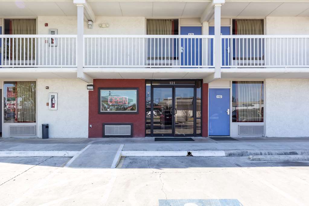 Motel 6 Uvalde TX - photo 5