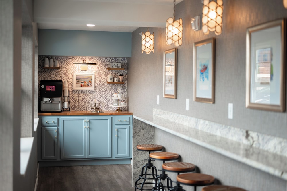 Alexandra Inn - photo 9