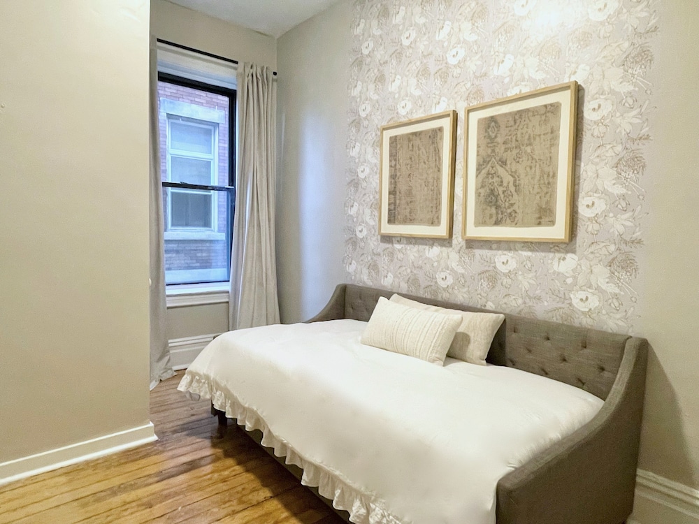 The Warhola Bloomfield - photo 9