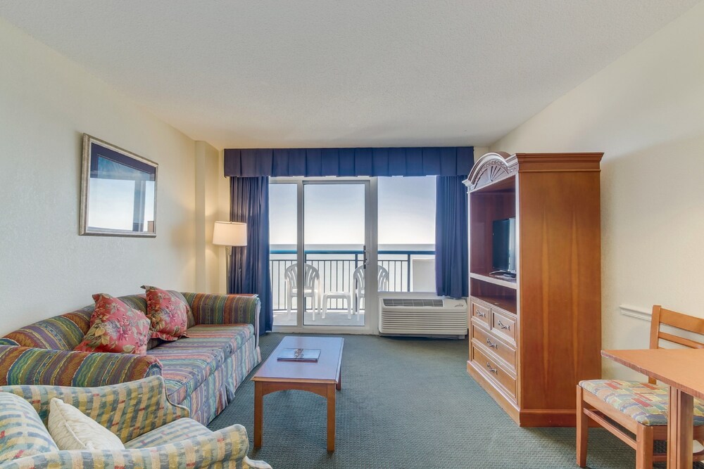 Boardwalk Resort by Hosteeva - photo 53