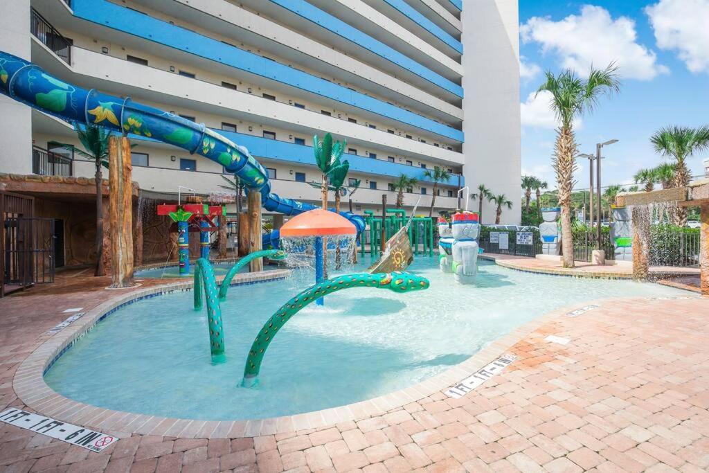 Oceanfront 3BR 2BA Ocean Reef Waterpark — 4-Star Luxury Hotel in Myrtle Beach, United States