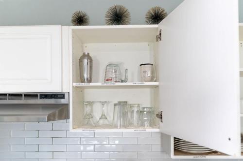 Eclectic Downtown & Cap Hill King bed & Kitchen - photo 18