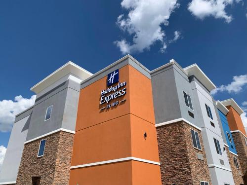 Holiday Inn Express & Suites Bridgeport by IHG - photo 5