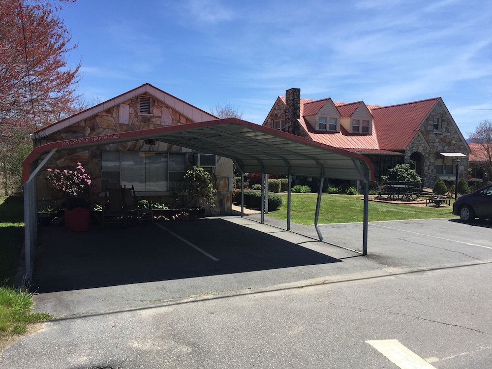 Phillips Historic Motel & Cottages - photo 105