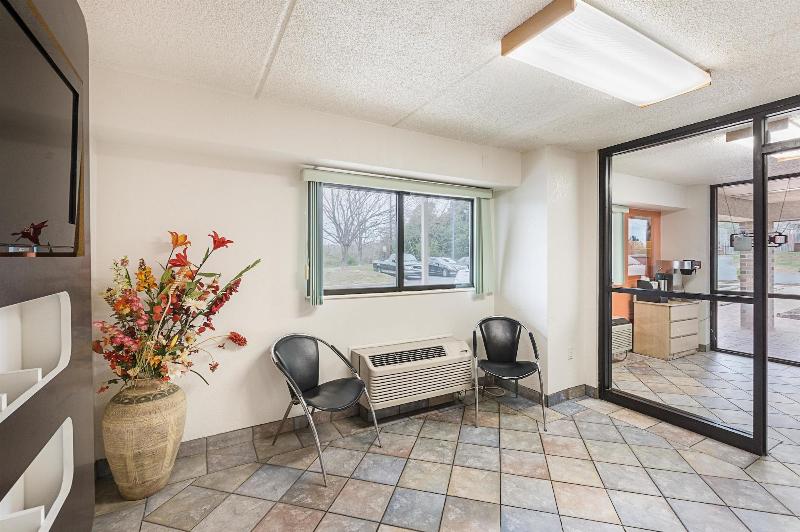 Motel 6 Charlotte NC Coliseum - photo 2