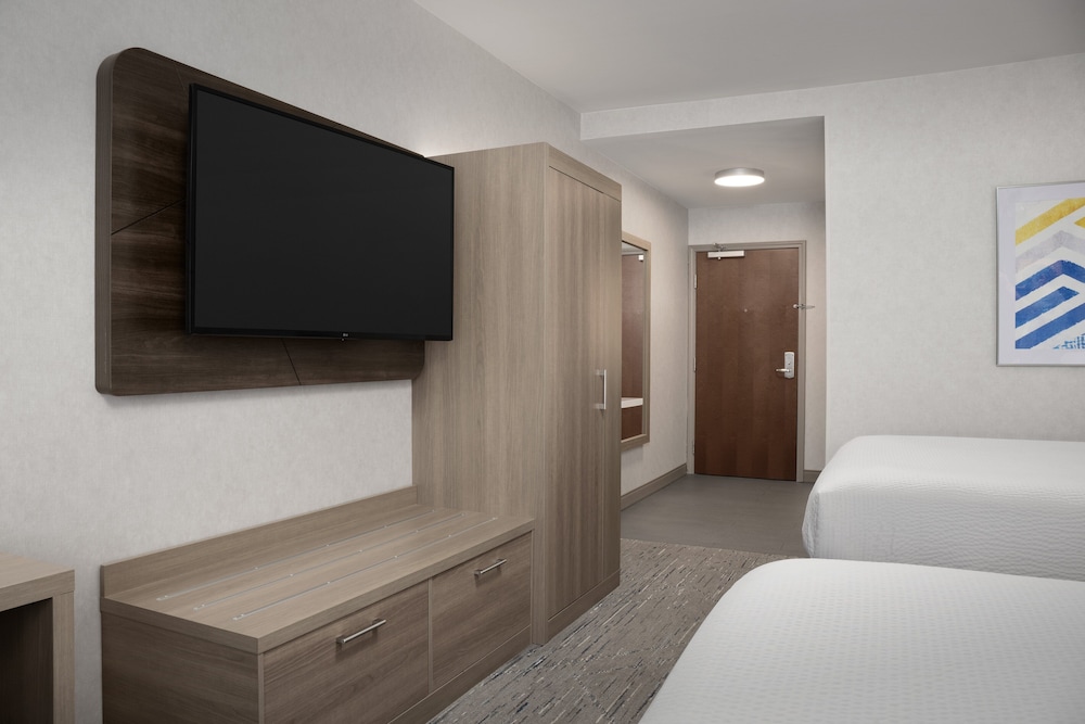 Holiday Inn Express Alexandria Fort Belvoir - photo 20
