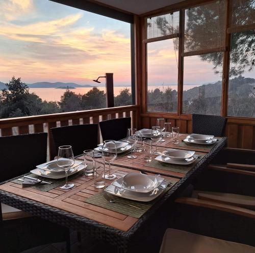 Mobile Home Kowatsch mit traumhaften Meerblick — 4-Star Luxury Hotel in Pakostane, Croatia