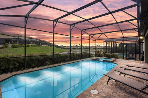 Epic 8BR Lakefront Pool Home Near Disney and Universal — 4-Star Luxury Hotel in Kissimmee, United States