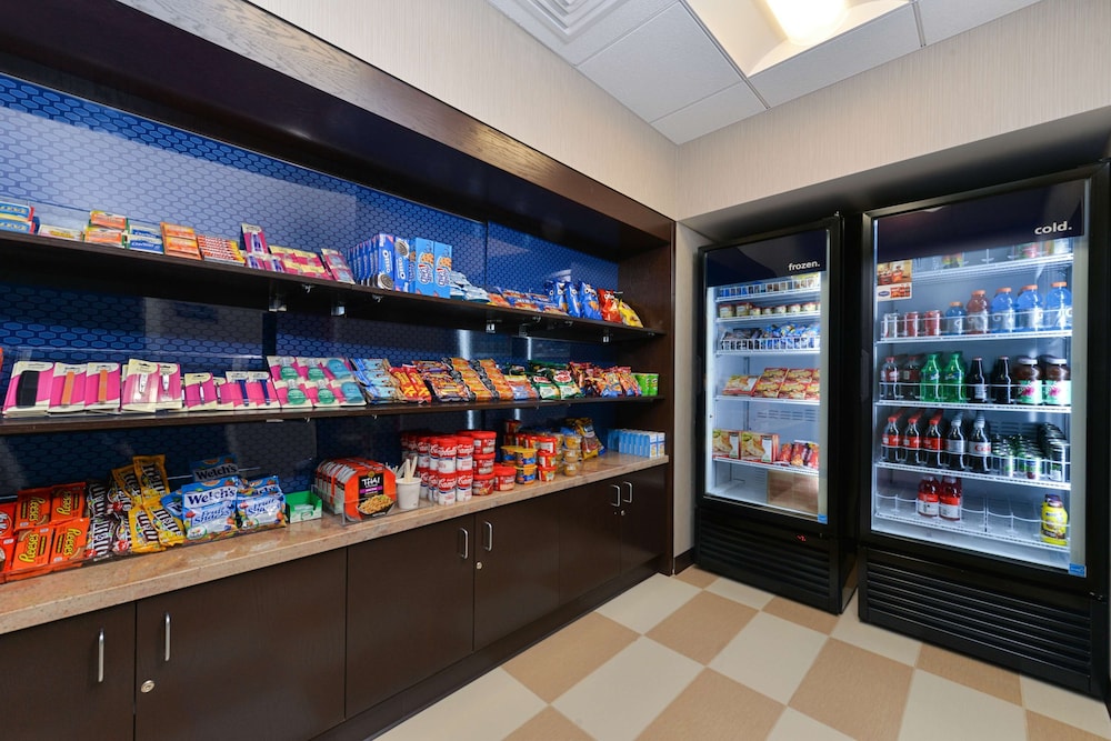 Hampton Inn & Suites California University Pittsburgh - photo 34