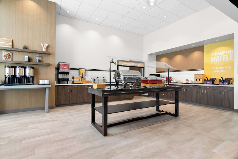 Hampton Inn & Suites by Hilton Chicago Medical District UIC - photo 43