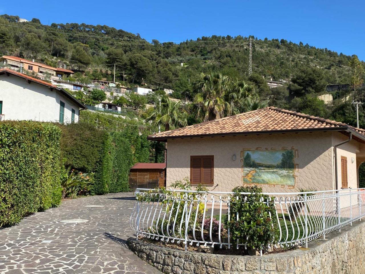 Pink House — 4-Star Luxury Hotel in Camporosso, Italy
