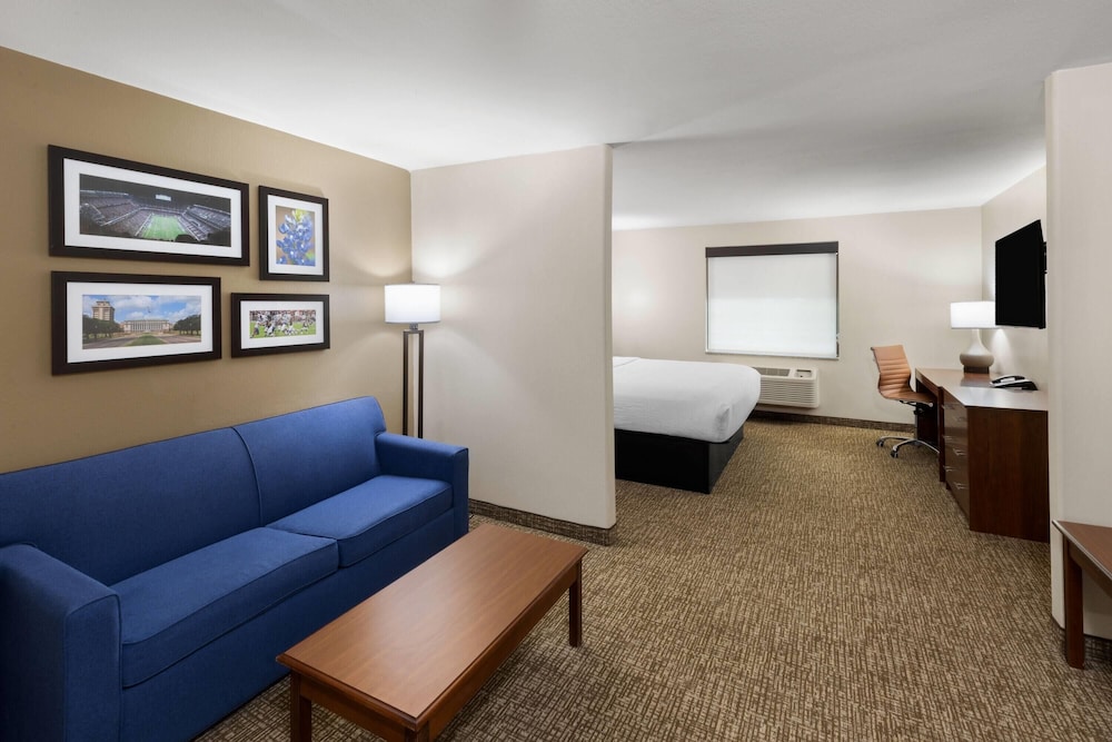 Wingate By Wyndham College Station South - photo 16