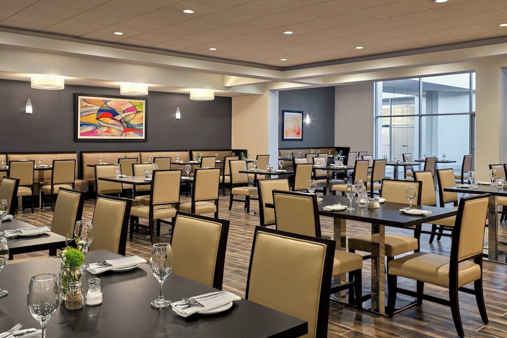 Delta Hotels by Marriott Chicago Willowbrook - photo 15