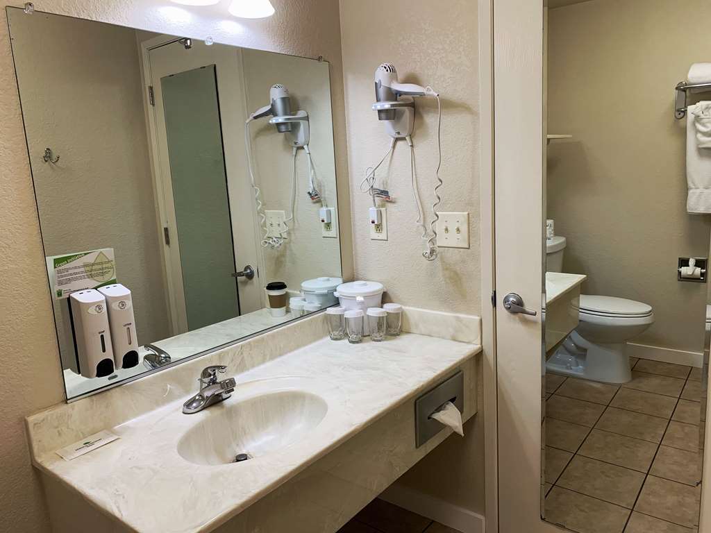 Stratford Inn - photo 11