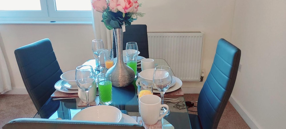 Remarkable 2 bed Apartment in Reading
