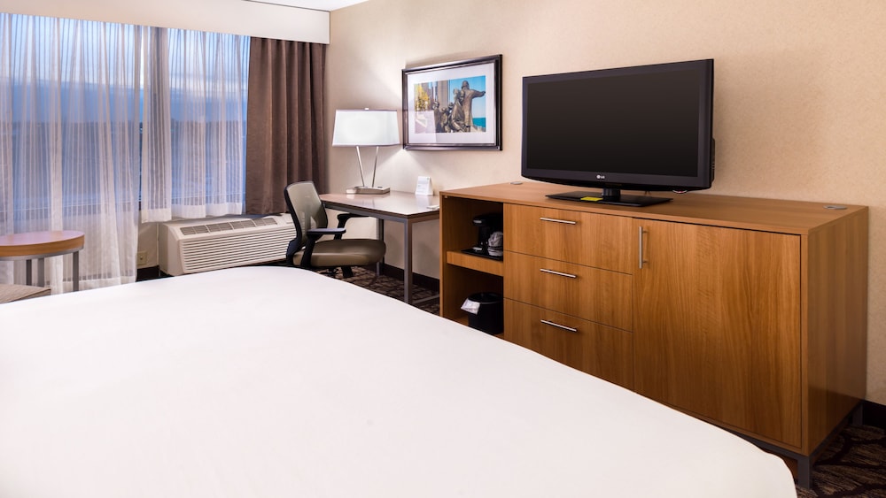 Holiday Inn Hotel & Suites Warren by IHG - photo 10