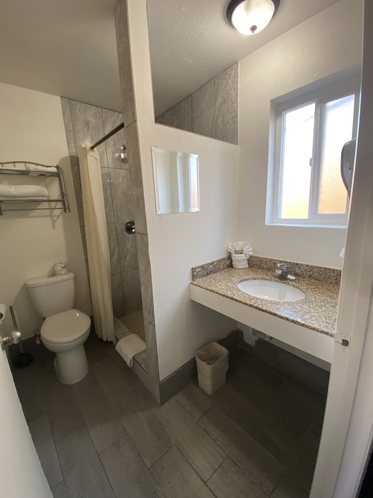 American Inn Grover Beach - photo 18