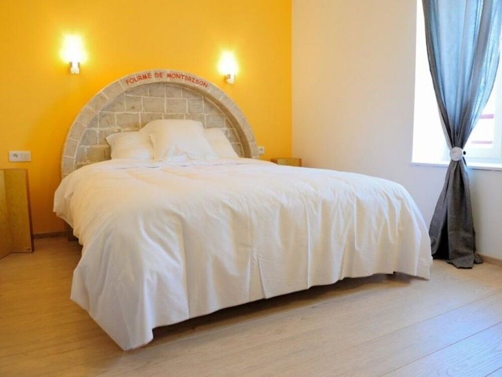 Le Relais Du Chatel - carbon neutral hotel in Marcilly-Le-Chatel