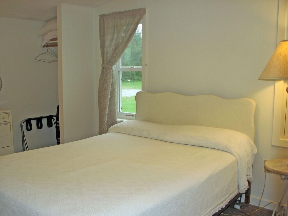 West Winds Motel & Cottages - photo 56