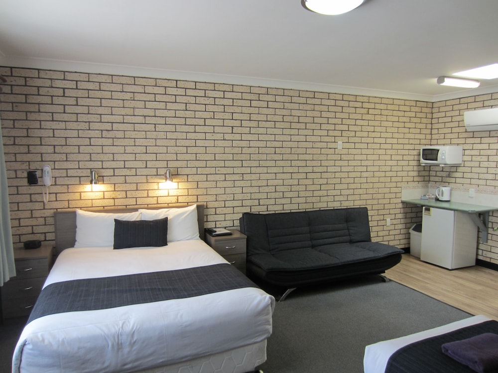 Cowra Crest Motel — Cowra