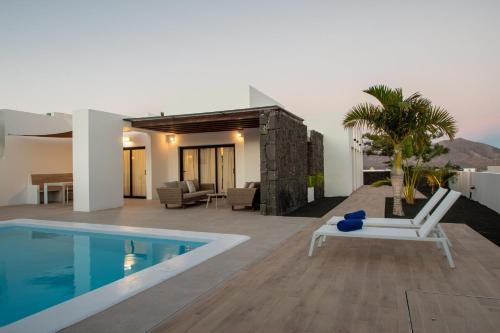 Villalia Iris — 4-Star Luxury Hotel in Playa Blanca, Spain