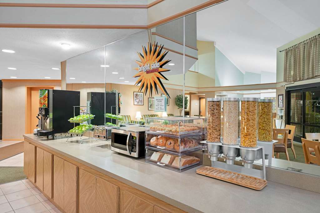 La Quinta Inn & Suites by Wyndham Salt Lake City Layton - photo 25