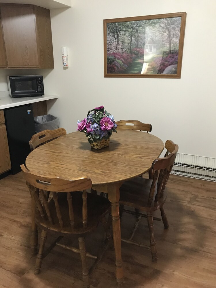 Brentwood Motor Inn - photo 36