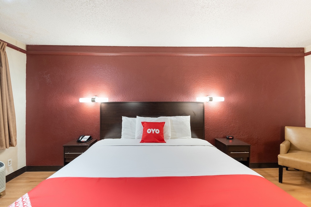 OYO Hotel Tulsa N Sheridan Rd & Airport - photo 7