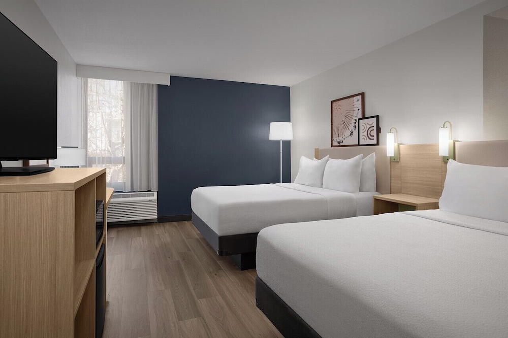Spark by Hilton Denver East I 70 - photo 3